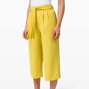 🍋Lululemon Noir Crop